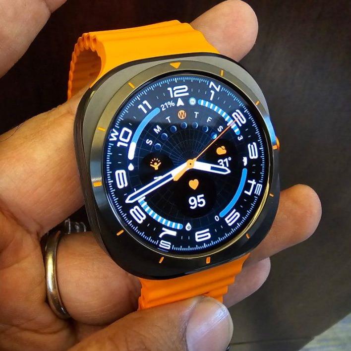 Galaxy Watch Ultra – Up to 100-Hour Battery, Powerful 3nm Processor, Dual GPS, Quick Button & Siren, Sapphire Glass with Titanium Build, 10ATM & IP68 Water Resistance, BP & ECG Monitoring, Energy Score & Body Age Tracking - FREE AIRPODS Available